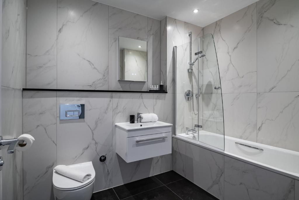 No. 2 Queensberry Place by Stayo room 3