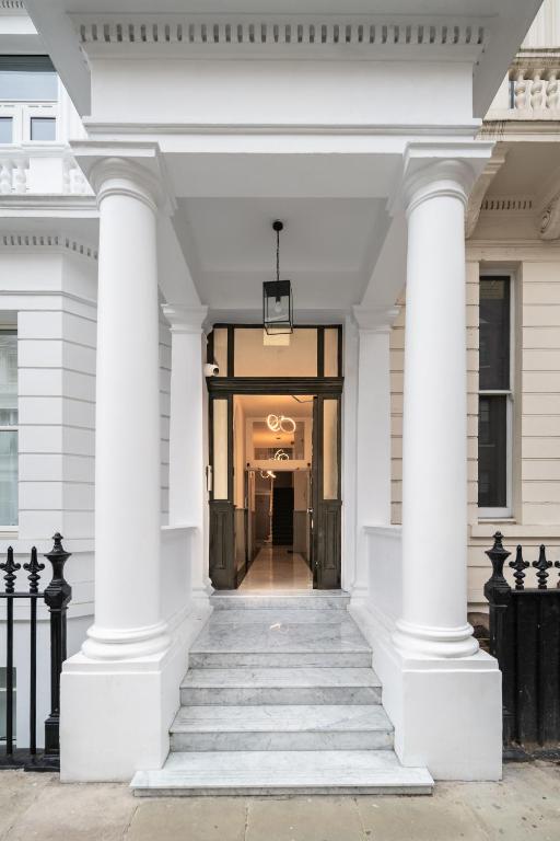No. 2 Queensberry Place by Stayo room 4